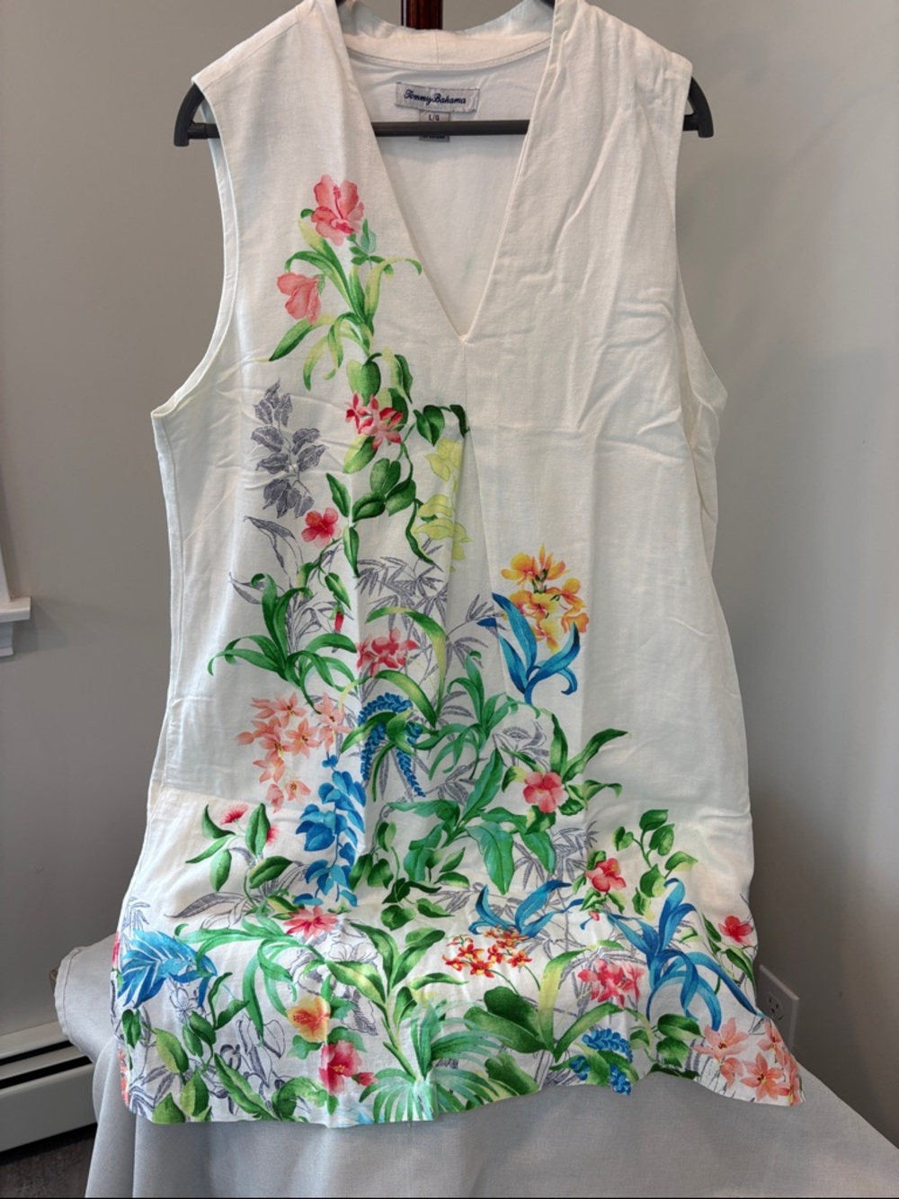 Tommy Bahama White Sleeveless Floral V-Neck Dress Tunic
